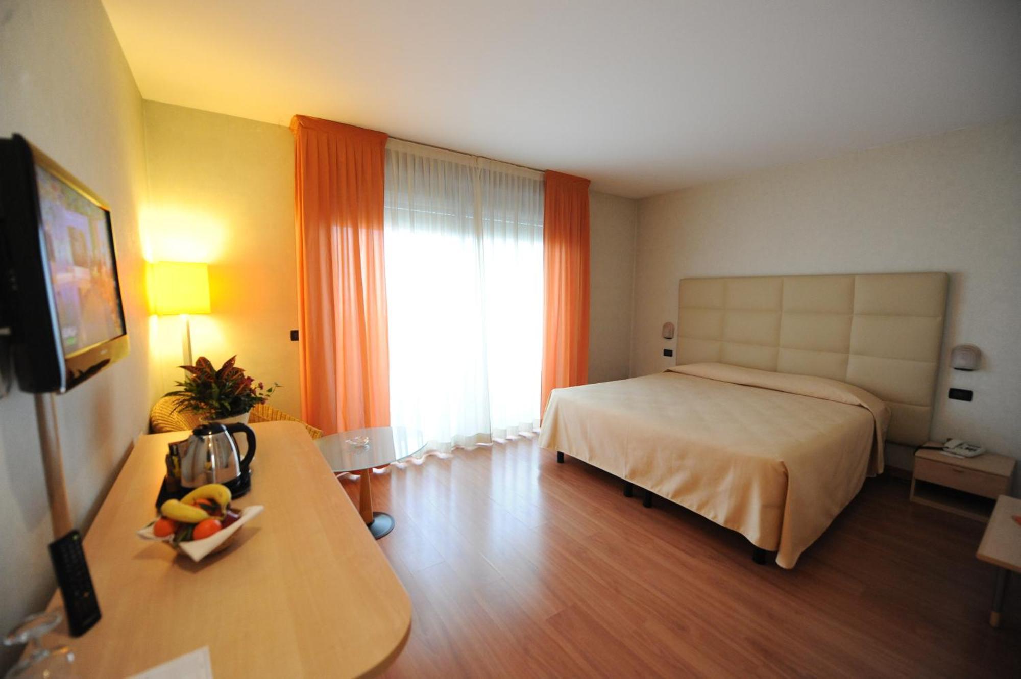 Hotel Donatello Imola Ngoại thất bức ảnh